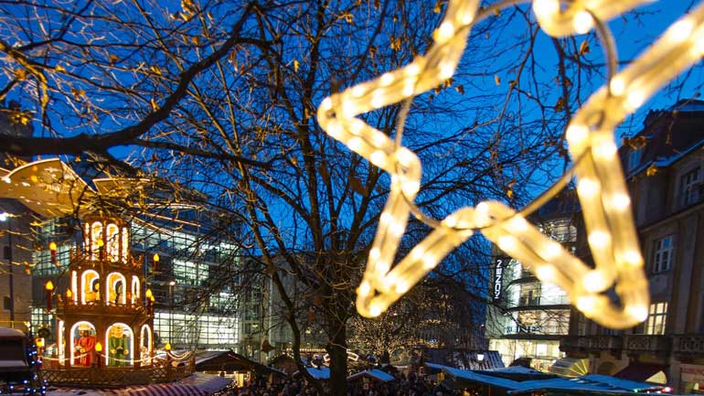 Weihnachtliche Lichtspiele in der Münchner Altstadt