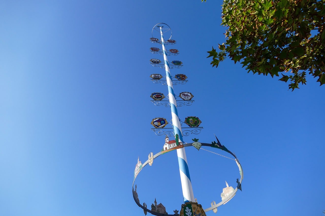 Traditionen rund um den Maibaum