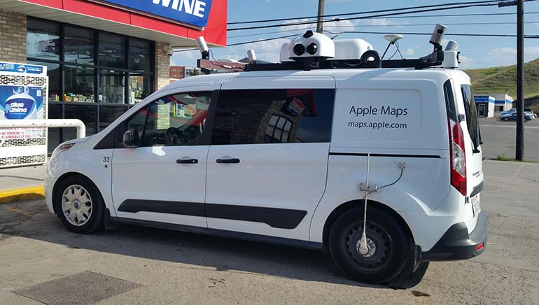 Apples Kamera-Autos fahren durch München