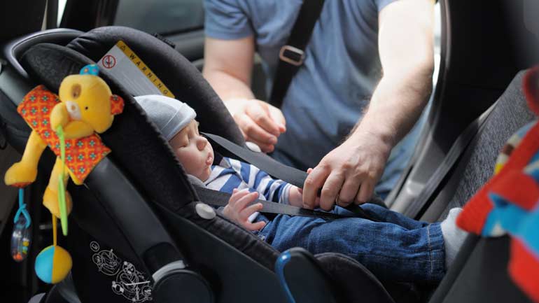 Baby aus brennendem Auto gerettet