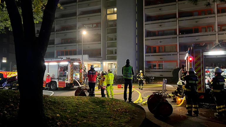 Gleich zwei Brände: Großeinsatz bei Hochhausbrand in München