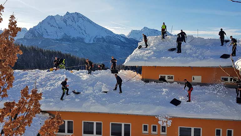 Münchner Feuerwehr im Schnee-Einsatz