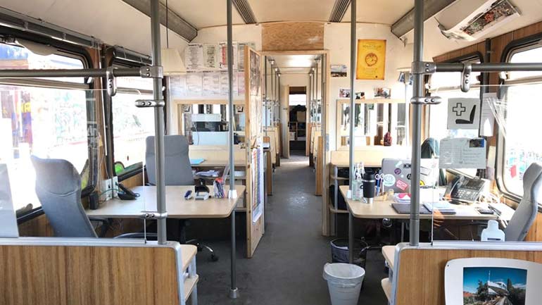 Homeoffice im alten Münchner U-Bahn-Waggon