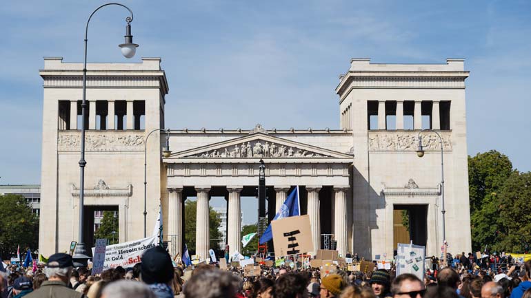 Globaler Klimastreik am Königsplatz in München