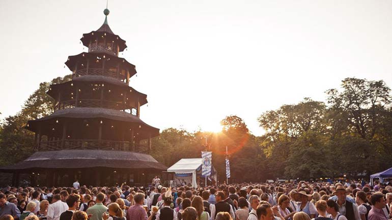 Kocherlball im Englischen Garten