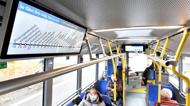 Neue Bildschirme zeigen Linienverlauf im Bus