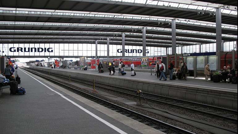 Zeitumstellung am Münchner Hauptbahnhof geht schief