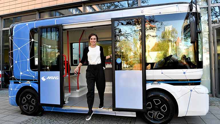 Selbstfahrende Kleinbusse im Olympiapark