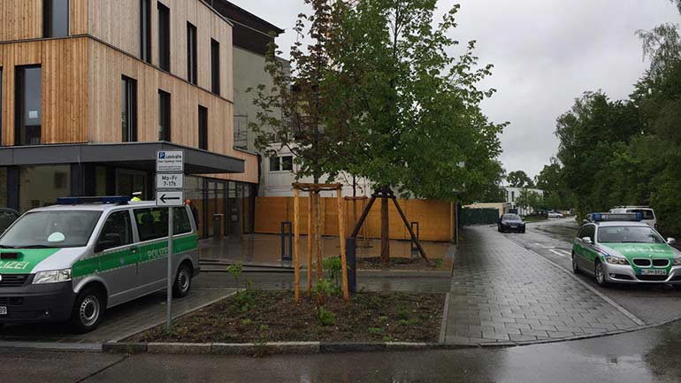 Großeinsatz der Polizei an drei Münchner Schulen