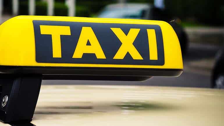 Münchner Taxis liefern Essen aus