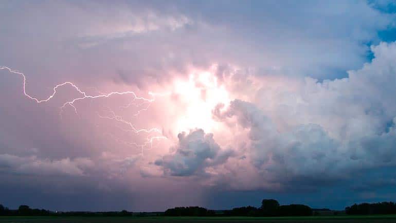 Unwetterwarnung vom Deutschen Wetterdienst: Gewitter mit Starkregen und Hagel