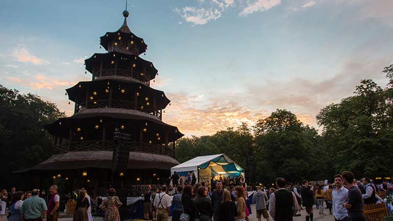 Kocherlball im Englischen Garten