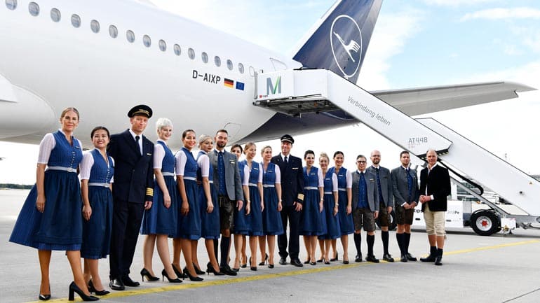 Oktoberfest startet in den Himmel: So feiert die Lufthansa-Crew die Wiesn