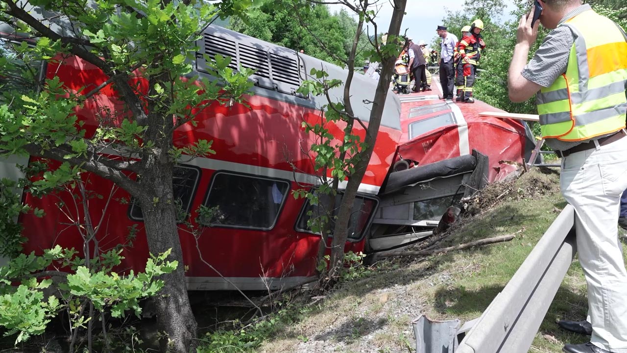 Zug entgleist bei Garmisch-Partenkirchen – mehrere Tote bei Zugunglück