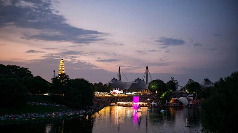 Nächtliches Shopping im Olympiapark