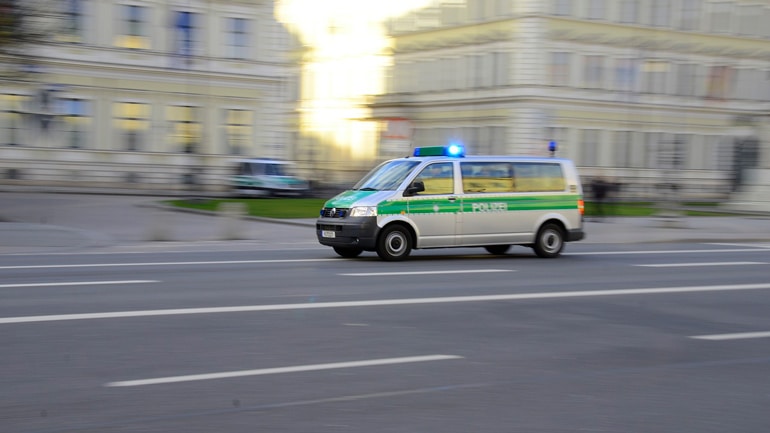 Zeugen gesucht: 55-jähriger Münchner nach lautem Knall verletzt