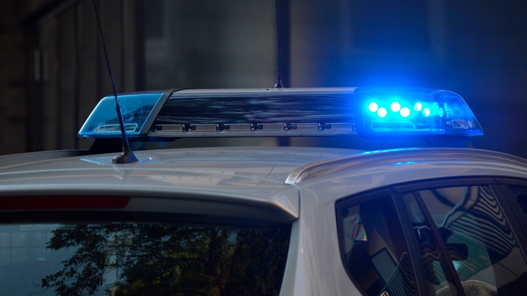 Brennende Autos auf Supermarkt-Parkplatz: Polizei sucht jetzt nach Zeugen