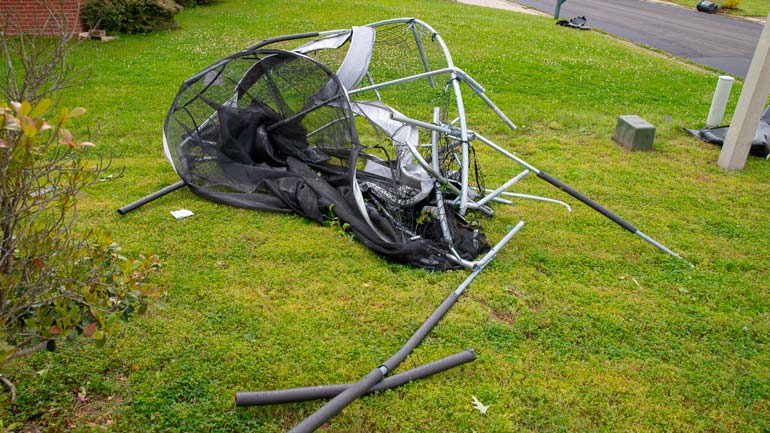 Sturmwichteln: Orkan "Sabine" weht hunderte Trampoline an