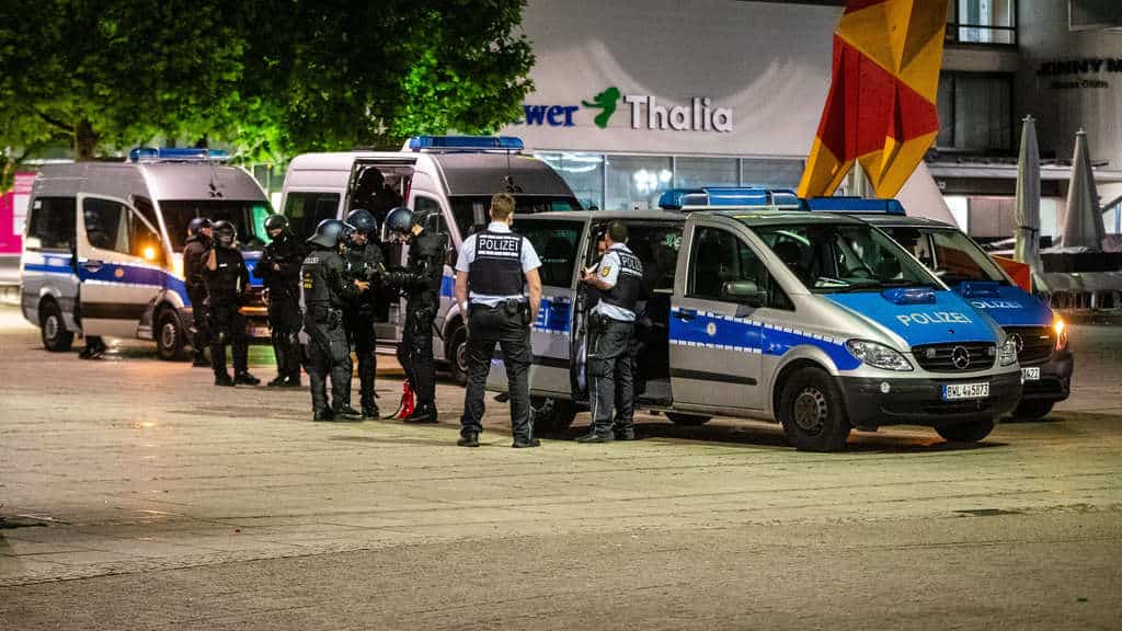 Verletzte und Plünderungen: Schwere Krawalle in Stuttgarter Innenstadt
