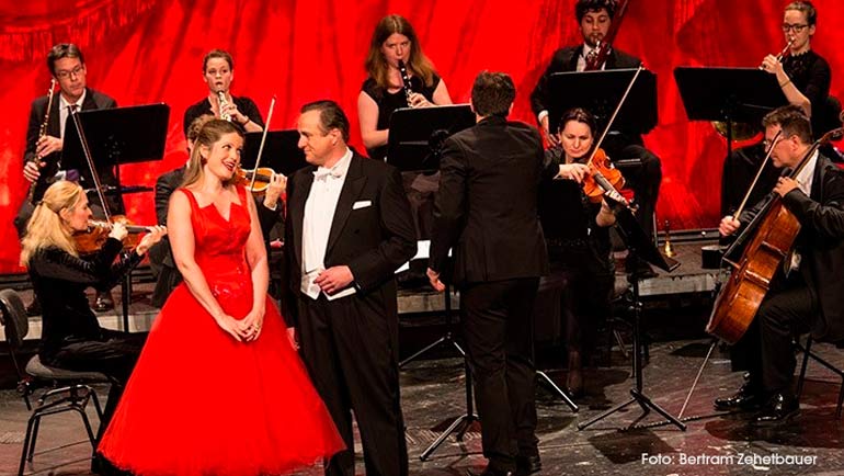 Festliches Neujahrskonzert : Mit Johann Strauss ins Neue Jahr