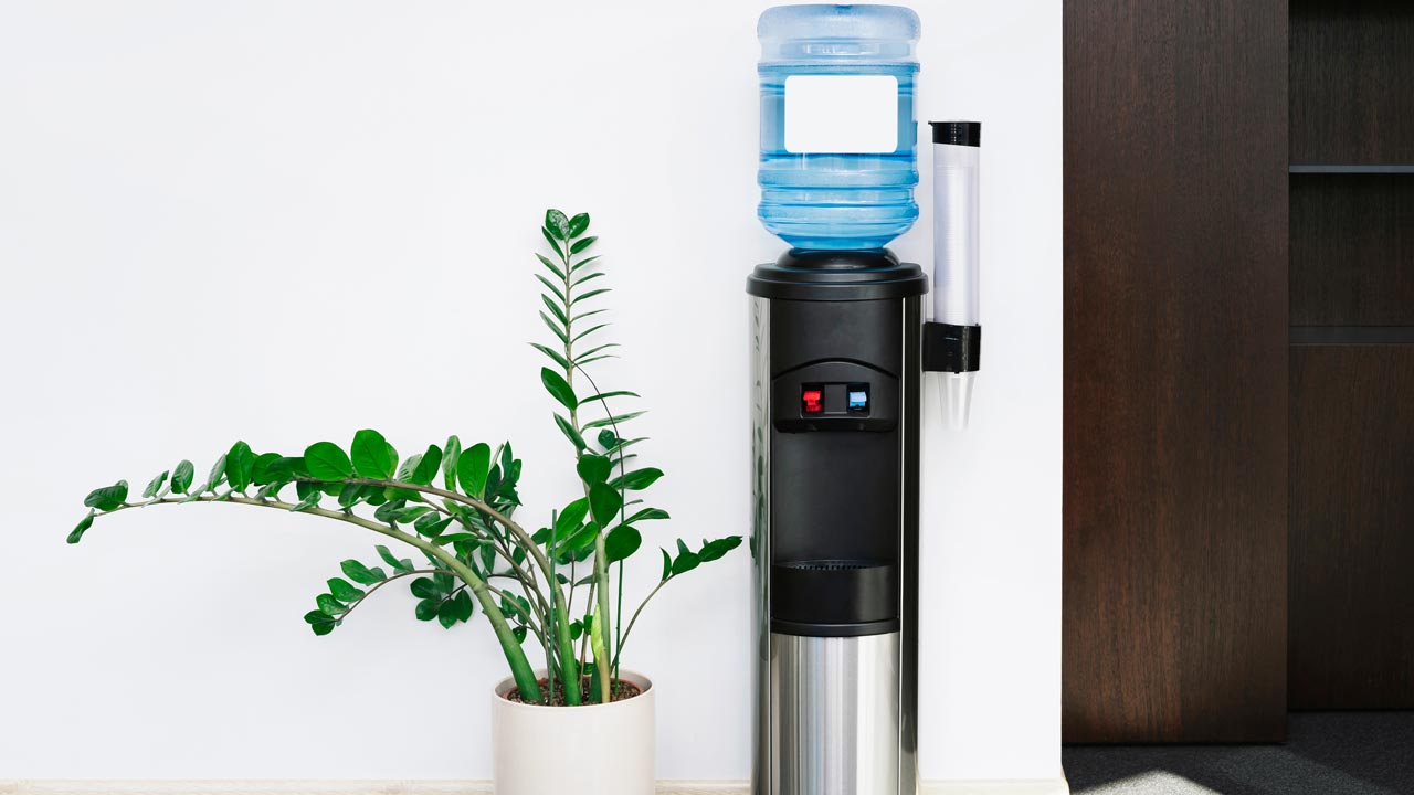 Wasserspender: So musst du am Flughafen kein Geld für Getränke mehr ausgegeben
