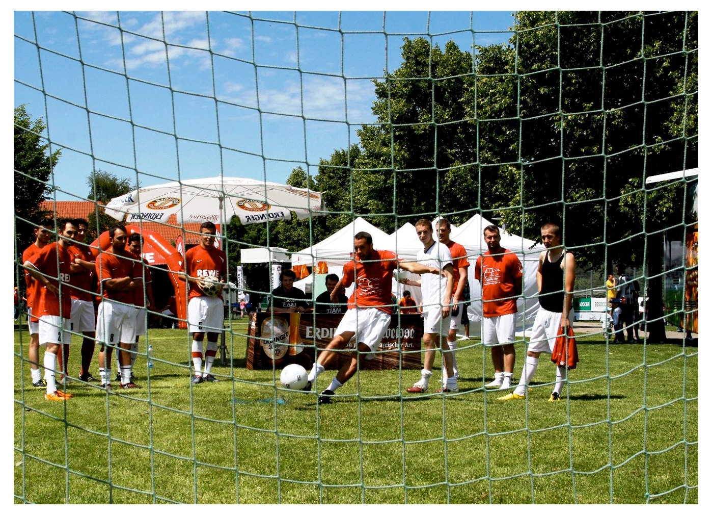 Wer wird Firmenfußballmeister beim SOMMER B2SOCCER 2017?!