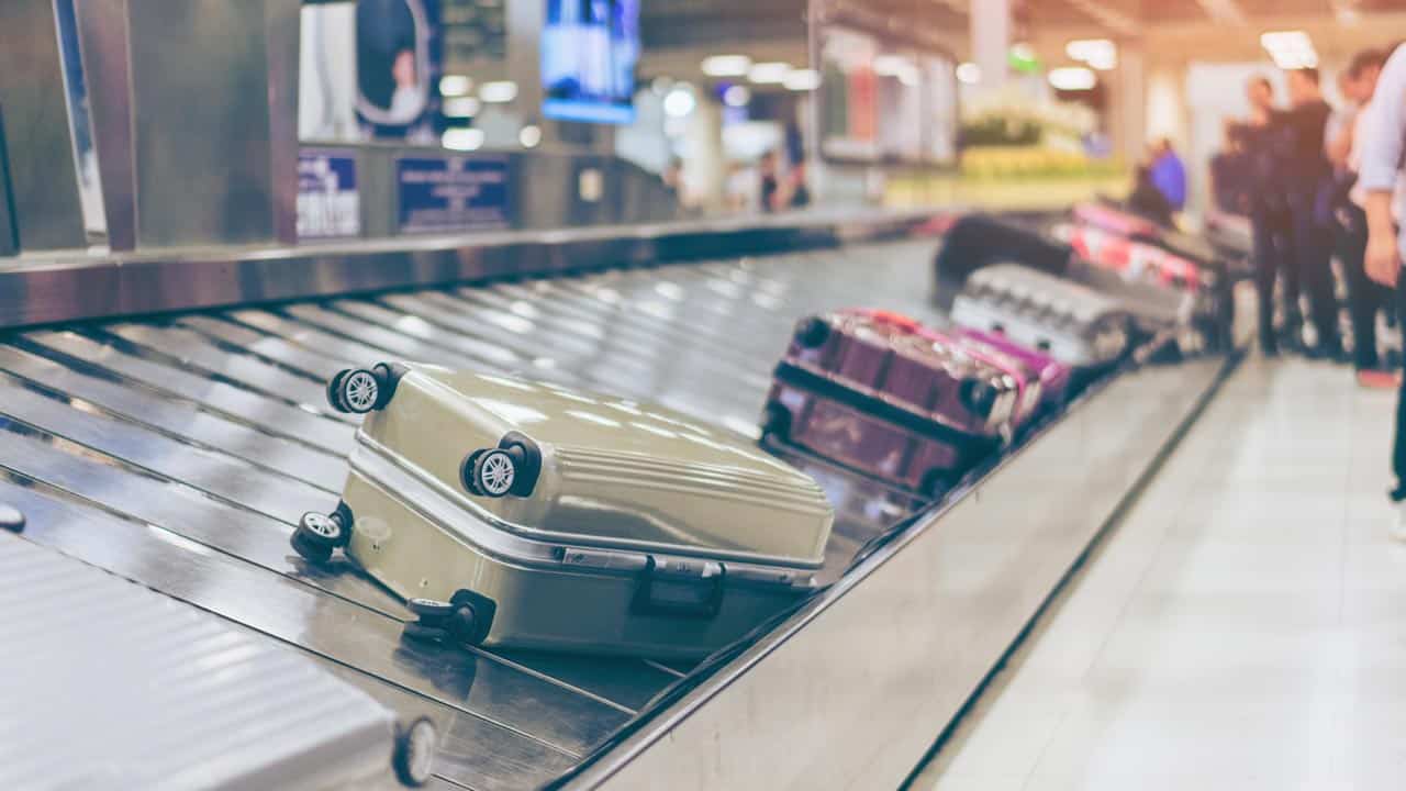 So musst du am Flughafen nicht mehr ewig auf dein Gepäck warten