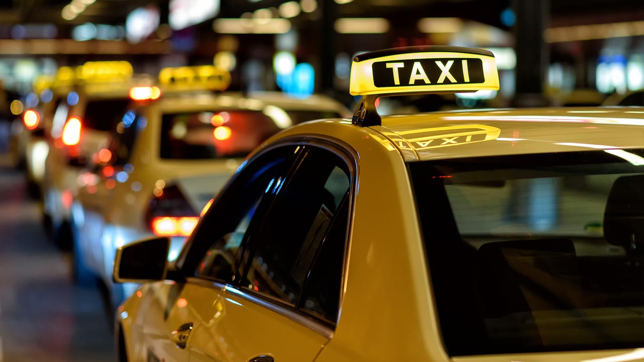 Urlaubsspecial: Schnell Taxis am Flughafen bekommen