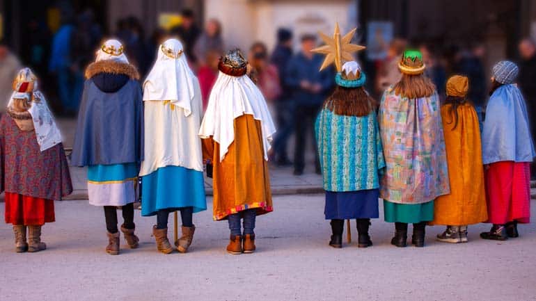 Sternsinger dürfen 2021 nicht von Tür zu Tür ziehen