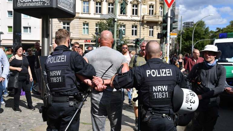 Berliner Polizei löst Versammlung wegen Verstößen gegen Auflagen auf