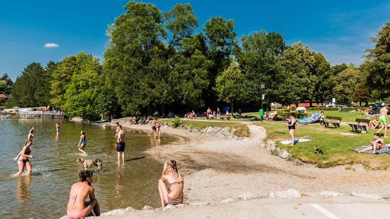 Kann ich mich beim Baden oder Schwimmen mit Corona infizieren?