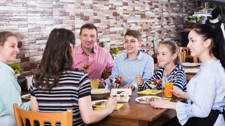 Bayern beschließt 2G-Ausnahme für minderjährige Schüler in der Gastronomie