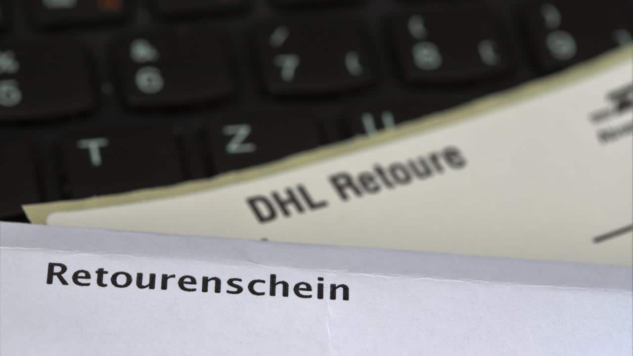 Erster Moderiese verlangt schon Geld: Sind alle Retouren bald kostenpflichtig?