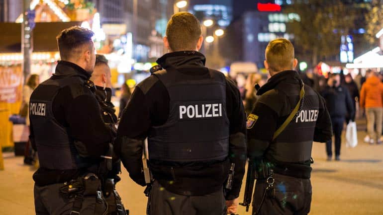 Corona-Maßnahmen: Darf die Polizei unsere Wohnungen kontrollieren?