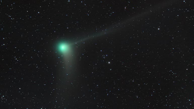 Spektakel am Nachthimmel: Grüner Komet saust an Erde vorbei