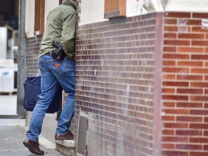 Razzien: Verdacht erhärtet sich – Angriff auf Polizisten im Supermarkt war eine Falle