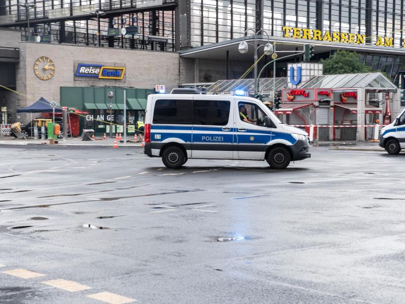 Berlin: Geländewagen-Fahrer nach schwerem Unfall wieder frei
