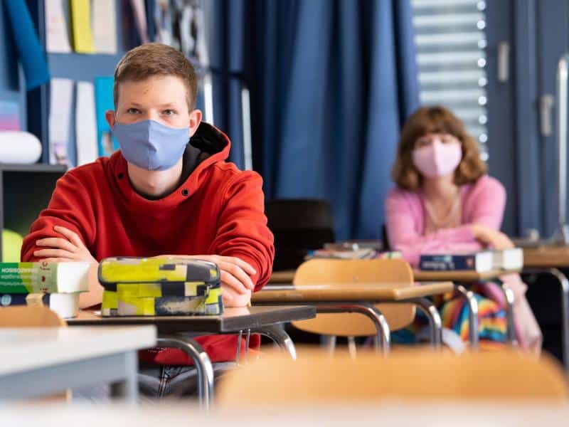 Experten empfehlen Maske auch im Klassenzimmer