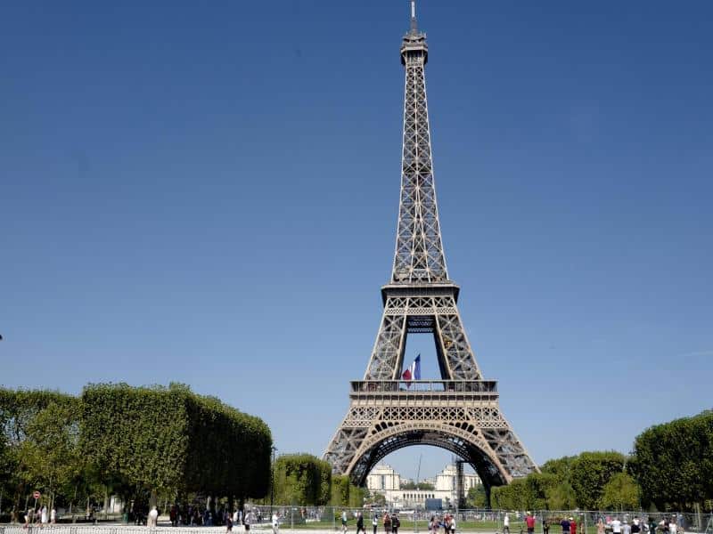 Jetzt auch Frankreich: Reisewarnung für Paris und Côte d’Azur