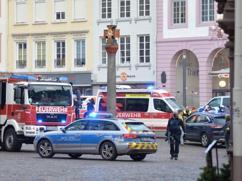 Trier: Auto erfasst und tötet zwei Menschen in Fußgängerzone