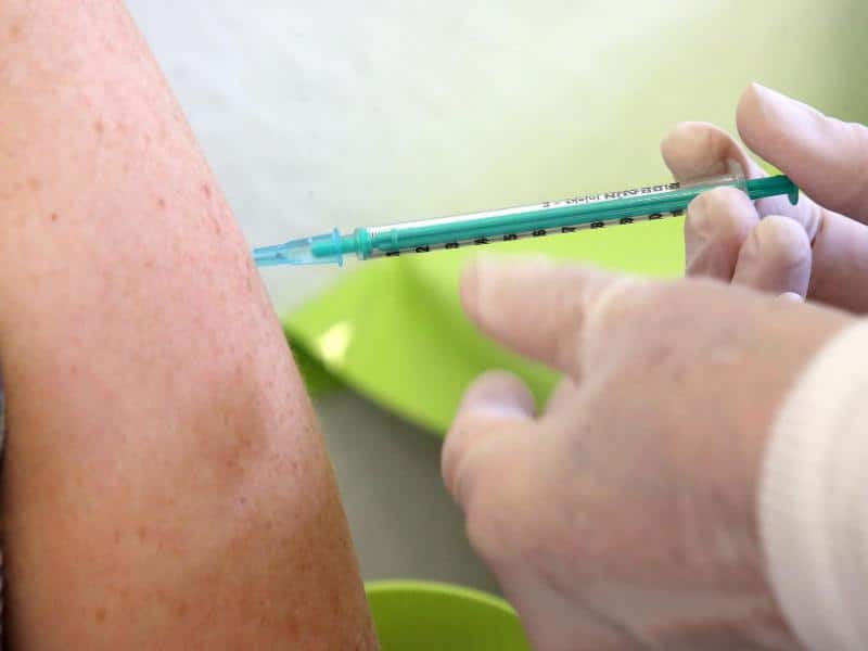 Vordrängeln bei Impfen bald unter Strafe?