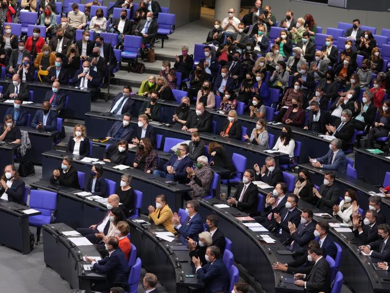 EILMELDUNG: Bundestag stimmt für Corona-Maßnahmen der Ampel