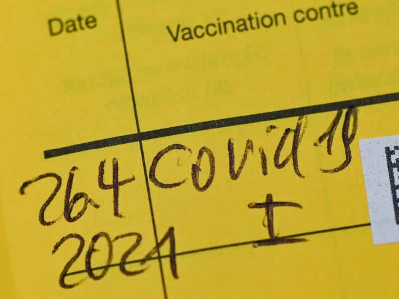 Gefälschte Impfpässe boomen: Polizei geht über 12.000 Verdachtsfällen nach