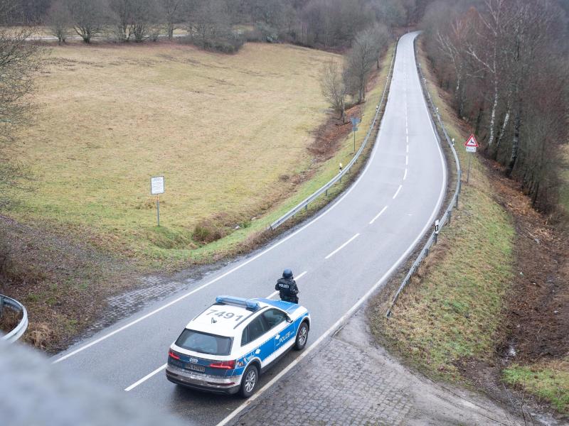 Zwei Polizisten bei Verkehrskontrolle durch Schüsse getötet