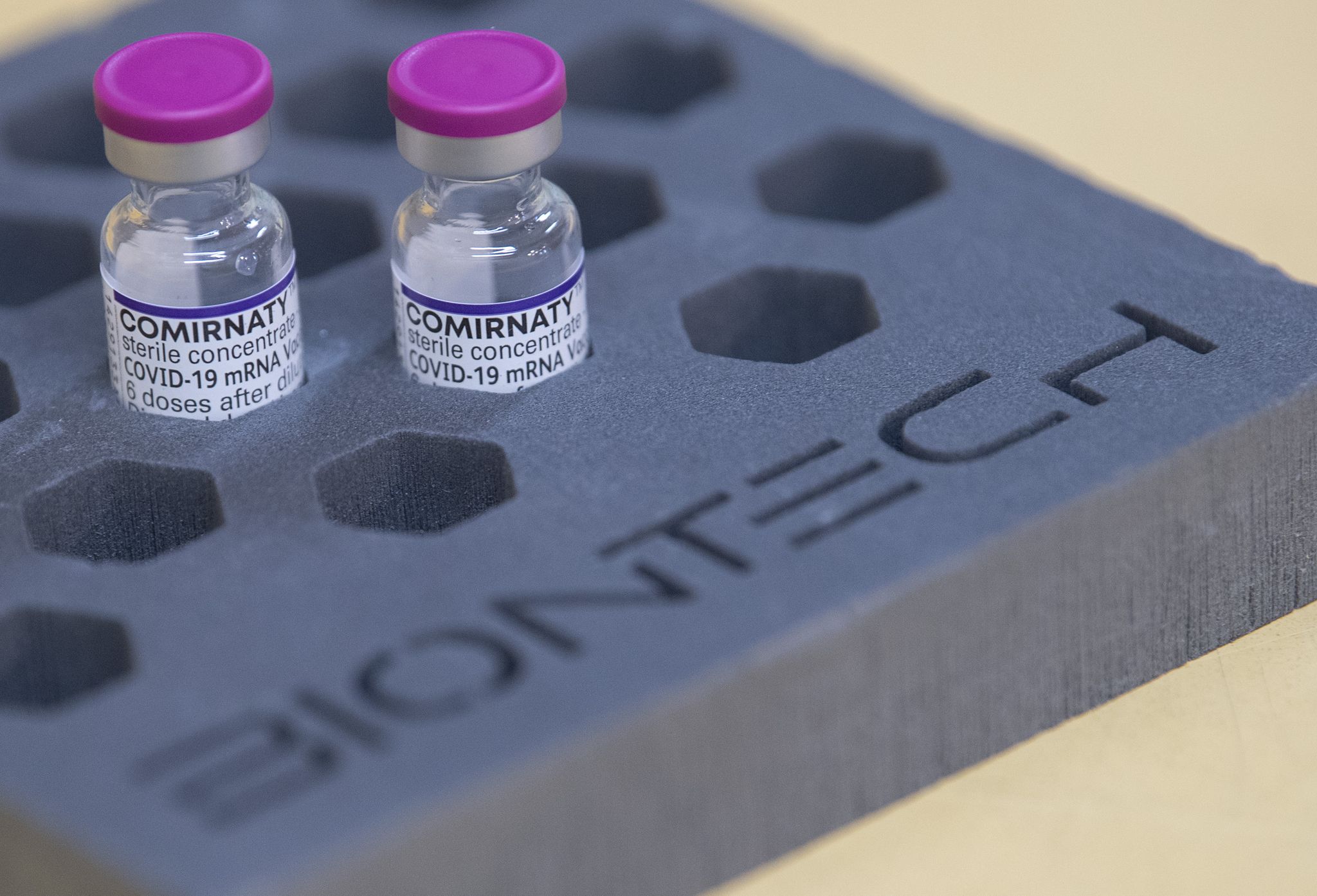 Faktencheck nach AfD-Behauptung: Zweifelt Biontech wirklich am eigenen Impfstoff?