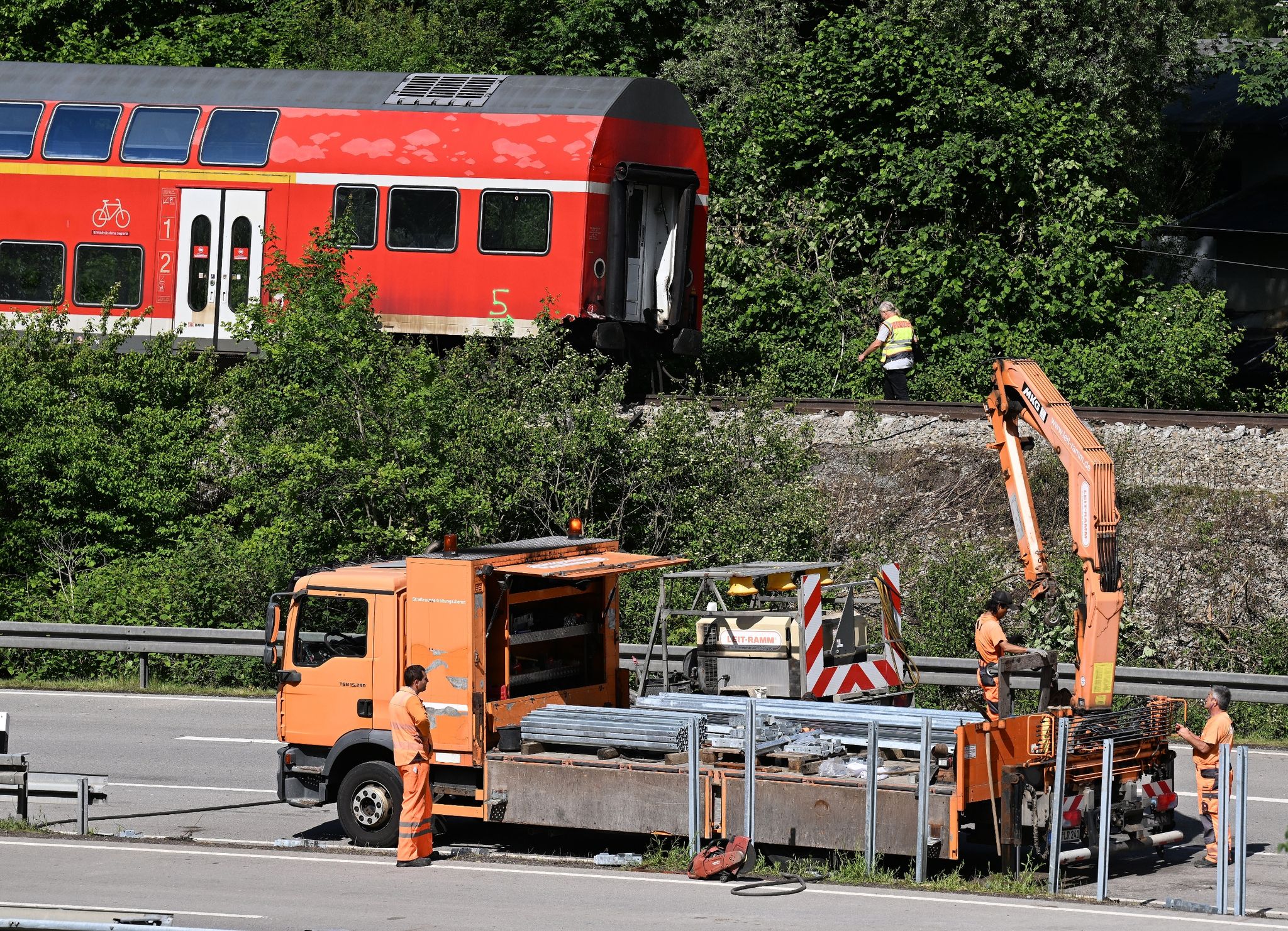 Zugunglück in Garmisch-Partenkirchen: Ermittler untersuchen weiter den Unglücksort
