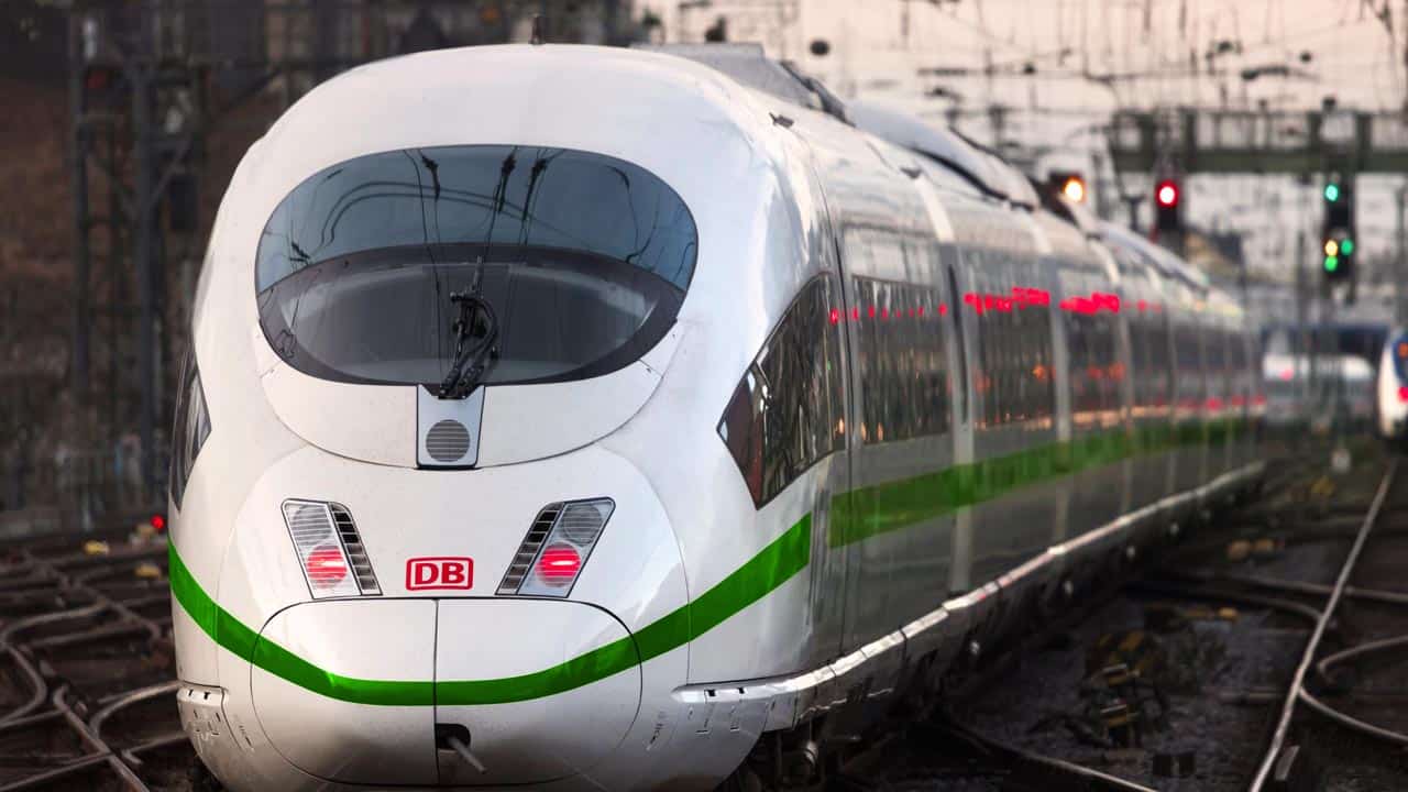 Beinahe Unfall am Freitag: ICE streift Regionalbahn zwischen München und Ingolstadt