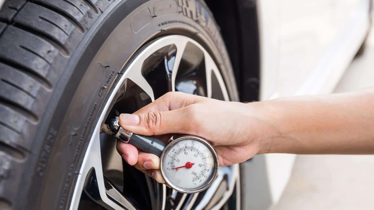 Reifendruck – So überprüfst du deinen Reifen
