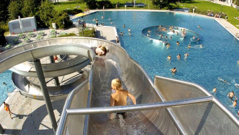 Freibad West in München; Wasserrutsche