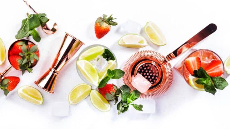 Erfrischender Cocktail: Erdbeer Gin Tonic